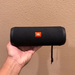 JBL Flip 4- Black Portable Bluetooth Speaker